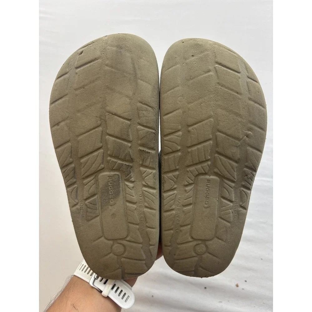 Rugged camouflage clogs